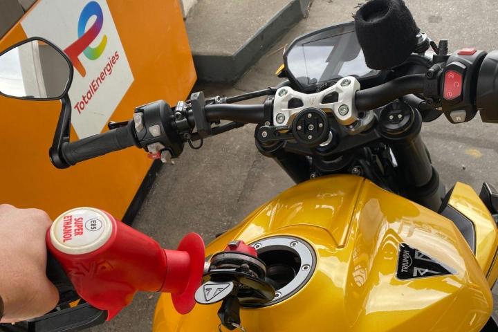 Roulez moins cher et plus vert grâce à nos kits de conversion éthanol pour moto !